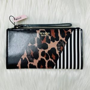 Victoria's Secret Slim Wrislet Bifold Wallet NWT